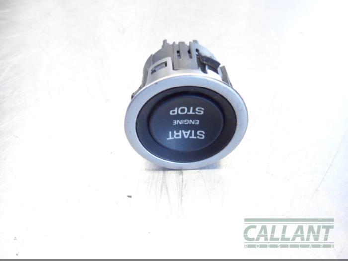 Usagé Commande start/stop Landrover Range Rover Velar (LY) 3.0 D300 AWD Prix € 24,20 Prix TTC proposé par Garage Callant