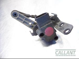 Used Rear suspension height controller, left Landrover Velar Price € 60,50 Inclusive VAT offered by Garage Callant