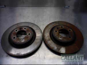 Used Rear brake disc Landrover Discovery V (LR) 2.0 Td4 16V Price € 30,25 Inclusive VAT offered by Garage Callant