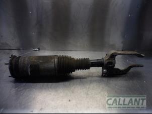 Used Front shock absorber, right Landrover Discovery V (LR) 2.0 Td4 16V Price € 605,00 Inclusive VAT offered by Garage Callant