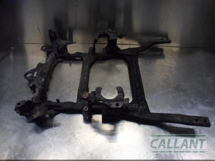 Used Subframe Landrover Discovery V (LR) 2.0 Td4 16V Price € 332,75 Inclusive VAT offered by Garage Callant