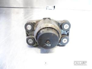 Used Engine mount Landrover Discovery V (LR) 2.0 Td4 16V Price € 60,50 Inclusive VAT offered by Garage Callant