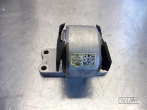 Used Gearbox mount Landrover Discovery V (LR) 2.0 Td4 16V Price € 42,35 Inclusive VAT offered by Garage Callant