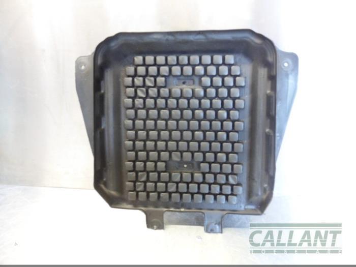 Begagnade Hasplåt Jaguar S-type (X200) 2.7 TD 24V Euro IV Pris € 30,25 Inklusive moms erbjuds av Garage Callant