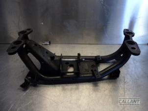 Used Gearbox mount Landrover Discovery V (LR) 2.0 Td4 16V Price € 60,50 Inclusive VAT offered by Garage Callant