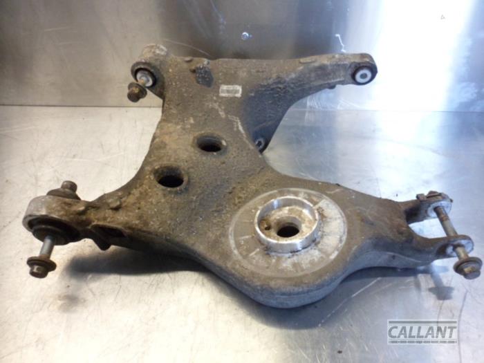 Lower wishbone, rear right from a Land Rover Discovery V (LR) 2.0 Td4 16V 2018