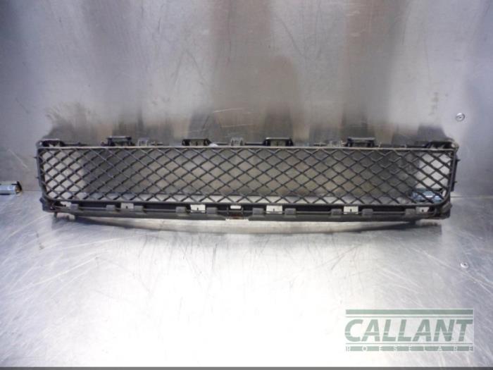 Begagnade Grill Jaguar XF (CC9) 3.0 D V6 24V Pris € 60,50 Inklusive moms erbjuds av Garage Callant