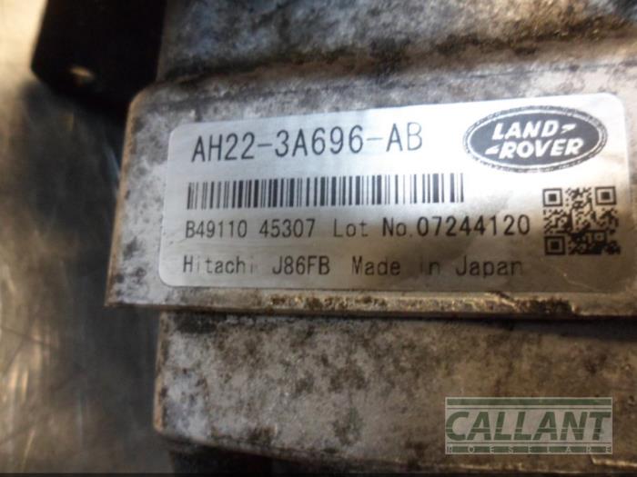 Power steering pump from a Land Rover Range Rover Sport (LS) 3.0 S TDV6 2011