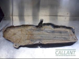 Used Fuel tank bracket Landrover Discovery IV (LAS) Price € 121,00 Inclusive VAT offered by Garage Callant
