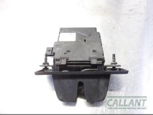 Used Boot lid lock mechanism Landrover Range Rover IV (LG) 3.0 TDV6 24V Price € 60,50 Inclusive VAT offered by Garage Callant