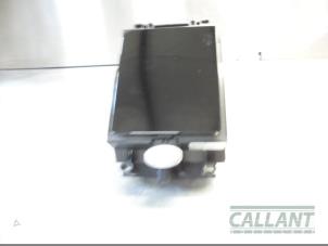 Gebrauchte Getränkehalter Landrover Range Rover Velar (LY) 2.0 16V P250 AWD Preis € 42,35 Mit Mehrwertsteuer angeboten von Garage Callant