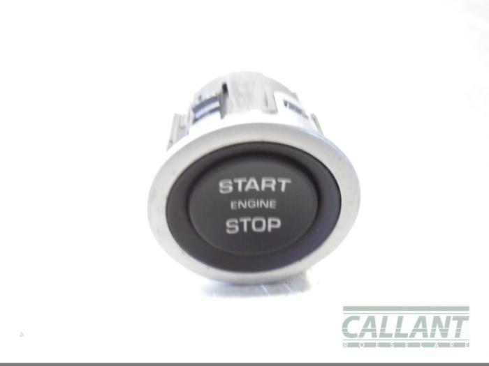 Usagé Commande start/stop Landrover Range Rover Velar (LY) 2.0 16V P250 AWD Prix € 24,20 Prix TTC proposé par Garage Callant