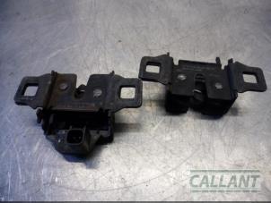Used Bonnet lock mechanism Landrover Velar Price € 36,30 Inclusive VAT offered by Garage Callant