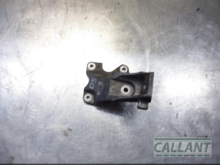 Used Engine mount Landrover Discovery V (LR) 2.0 Td4 16V Price € 90,75 Inclusive VAT offered by Garage Callant