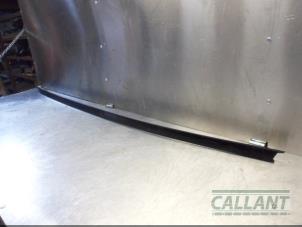 Used Roof strip, right Landrover Velar Price € 60,50 Inclusive VAT offered by Garage Callant