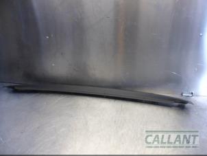 Used Rear bumper strip, central Landrover Velar Price € 60,50 Inclusive VAT offered by Garage Callant