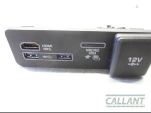 Gebrauchte AUX / USB-Anschluss Landrover Velar Preis € 60,50 Mit Mehrwertsteuer angeboten von Garage Callant