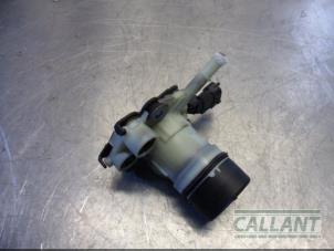 Usagé Pompe Adblue Landrover Discovery V (LR) 2.0 Td4 16V Prix € 181,50 Prix TTC proposé par Garage Callant
