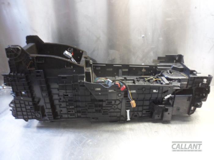 Usagé Console central Landrover Range Rover IV (LG) 3.0 TDV6 24V Prix € 151,25 Prix TTC proposé par Garage Callant