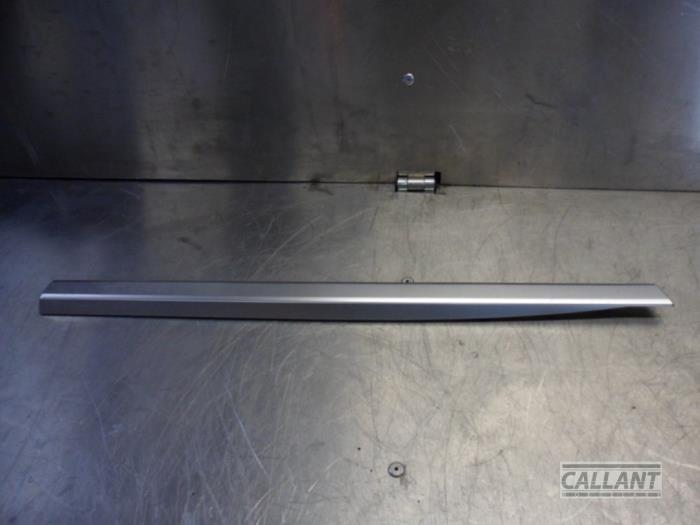Begagnade Dörrstripe Landrover Range Rover IV (LG) 3.0 TDV6 24V Pris på förfrågan erbjuds av Garage Callant