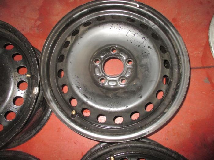 Gebrauchte Felge Jaguar X-Type Preis € 30,25 Mit Mehrwertsteuer angeboten von Garage Callant