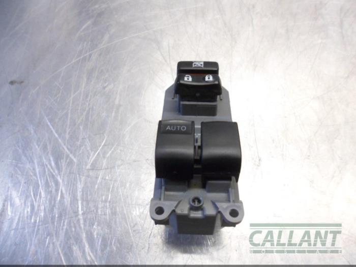 Usados Interruptor combinado de ventanillas Toyota Yaris III (P13) 1.5 16V Dual VVT-iE Precio € 18,15 IVA incluido ofrecido por Garage Callant