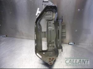 Używane Wspornik zderzaka prawy przód Toyota Yaris III (P13) 1.5 16V Dual VVT-iE Cena € 18,15 Z VAT oferowane przez Garage Callant