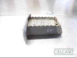 Używane Wspornik zderzaka lewy przód Toyota Yaris III (P13) 1.5 16V Dual VVT-iE Cena € 18,15 Z VAT oferowane przez Garage Callant
