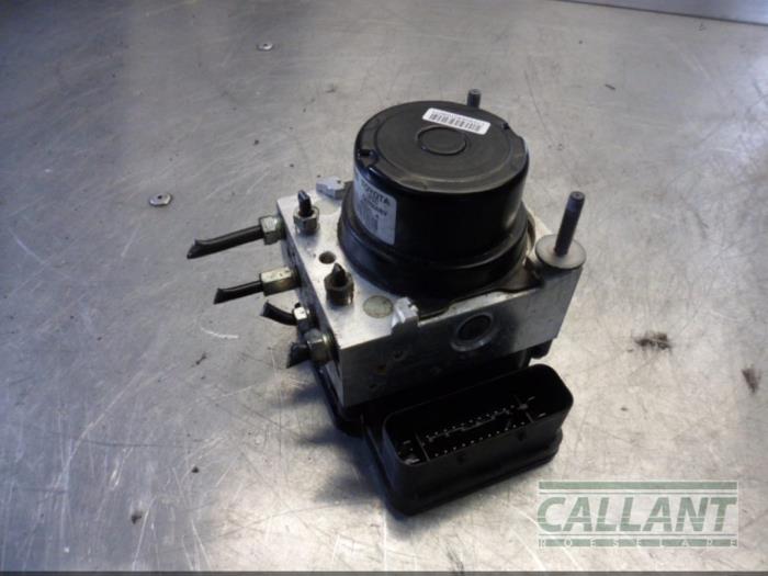 Begagnade ABS-pump Toyota Yaris III (P13) 1.5 16V Dual VVT-iE Pris € 121,00 Inklusive moms erbjuds av Garage Callant