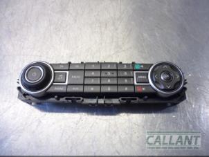 Used Radio control panel Landrover Freelander II 2.2 eD4 16V Price € 60,50 Inclusive VAT offered by Garage Callant