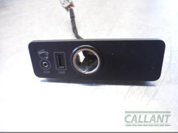 Connexion USB d'un Land Rover Freelander II 2.2 eD4 16V 2013