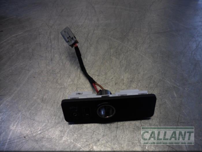 Connexion USB d'un Land Rover Freelander II 2.2 eD4 16V 2013