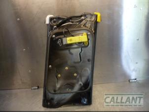 Used Window mechanism 4-door, front right Landrover Freelander II 2.2 eD4 16V Price € 60,50 Inclusive VAT offered by Garage Callant