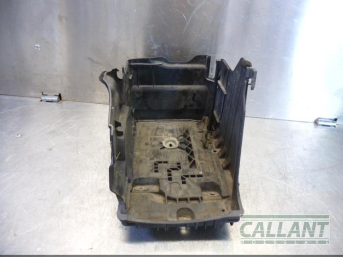 Begagnade Batterilåda Landrover Freelander II 2.2 eD4 16V Pris € 30,25 Inklusive moms erbjuds av Garage Callant