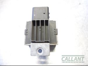 Used Glow plug relay Landrover Freelander II 2.2 eD4 16V Price € 18,15 Inclusive VAT offered by Garage Callant