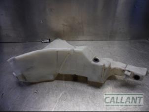 Used Front windscreen washer reservoir Jaguar XF (CC9) 2.7 D V6 24V Price € 42,35 Inclusive VAT offered by Garage Callant