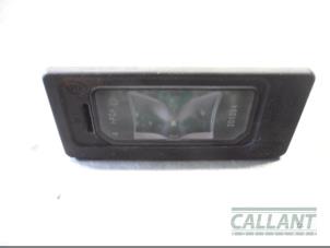 Używane Oswietlenie tablicy rejestracyjnej Jaguar F-Pace Cena € 12,10 Z VAT oferowane przez Garage Callant