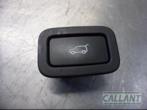 Używane Przelacznik pokrywy bagaznika Jaguar XF Sportbrake 3.0 S V6 D 24V Cena € 18,15 Z VAT oferowane przez Garage Callant