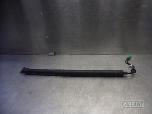 Used Rear gas strut, right Peugeot 5008 II (M4/MC/MJ/MR) 2.0 BlueHDi 150 16V Price € 90,75 Inclusive VAT offered by Garage Callant