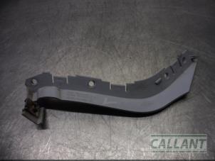 Used Rear bumper bracket, left Landrover Range Rover Evoque (LVJ/LVS) Price € 12,10 Inclusive VAT offered by Garage Callant