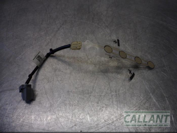 Begagnade Sätessensor, höger Landrover Range Rover Evoque (LVJ/LVS) Pris € 24,20 Inklusive moms erbjuds av Garage Callant