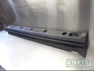 Used Door sill right Landrover Range Rover III (LM) 4.4 V8 32V Price € 60,50 Inclusive VAT offered by Garage Callant