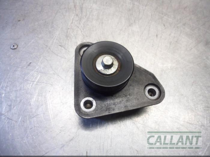 Usados Rodillo correa múltiple Jaguar XF (CC9) 2.7 D V6 24V Precio € 30,25 IVA incluido ofrecido por Garage Callant