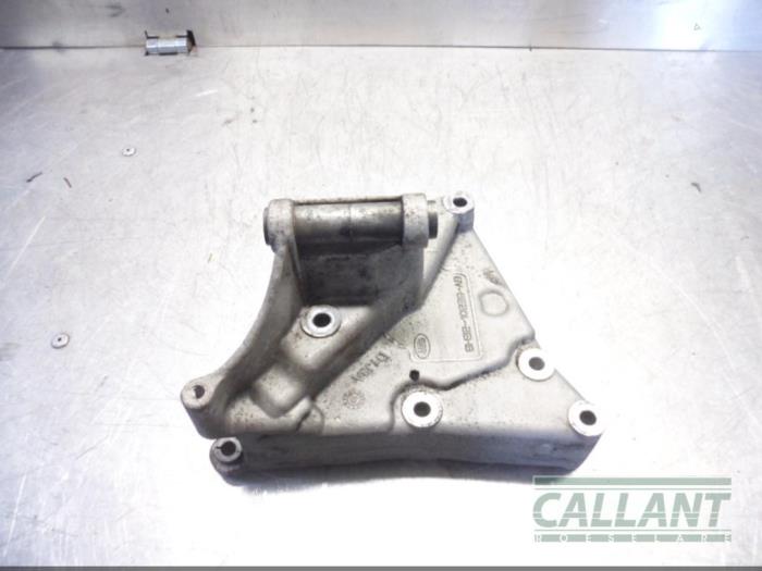 Used Alternator upper bracket Landrover Range Rover Sport (LS) 3.6 TDV8 32V Price € 90,75 Inclusive VAT offered by Garage Callant