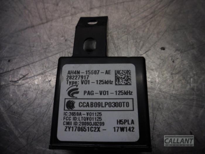 Gebrauchte Keyless Entry-Antenne Landrover Range Rover Velar (LY) 3.0 D300 AWD Preis € 18,15 Mit Mehrwertsteuer angeboten von Garage Callant