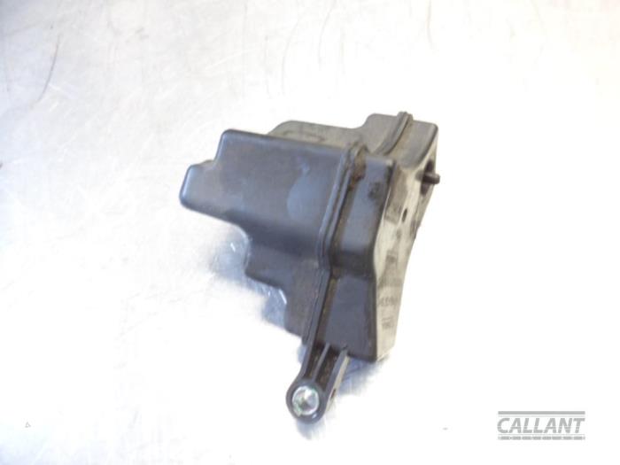 Vacuum air tank