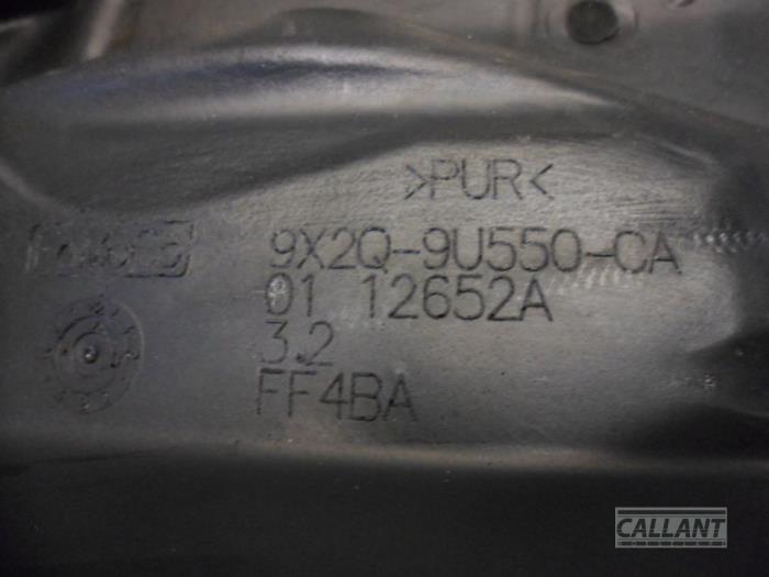 Chapa protectora motor de un Jaguar XF (CC9) 3.0 D V6 24V 2011