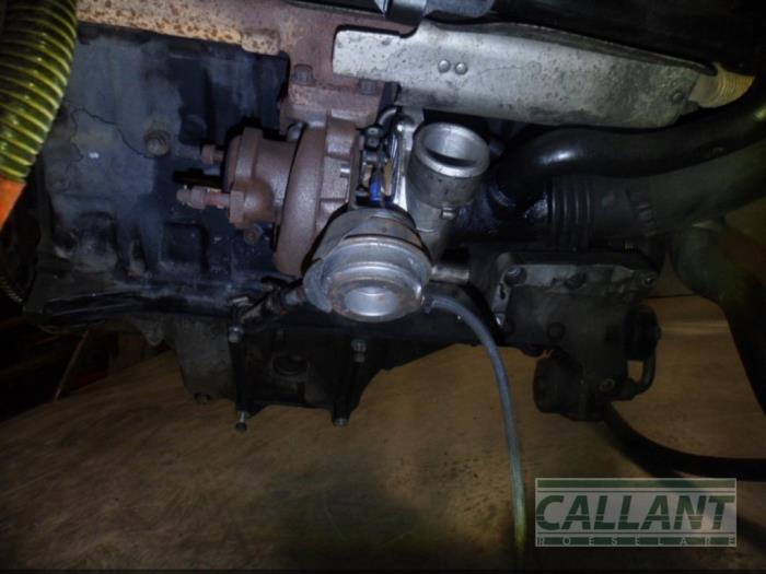 Engine from a Land Rover Range Rover III (LM) 2.9 TD6 24V 2005