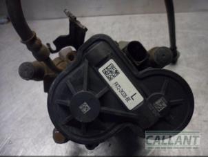 Used Rear brake calliper, left Jaguar E-Pace 2.0 D 150 16V AWD Price € 90,75 Inclusive VAT offered by Garage Callant
