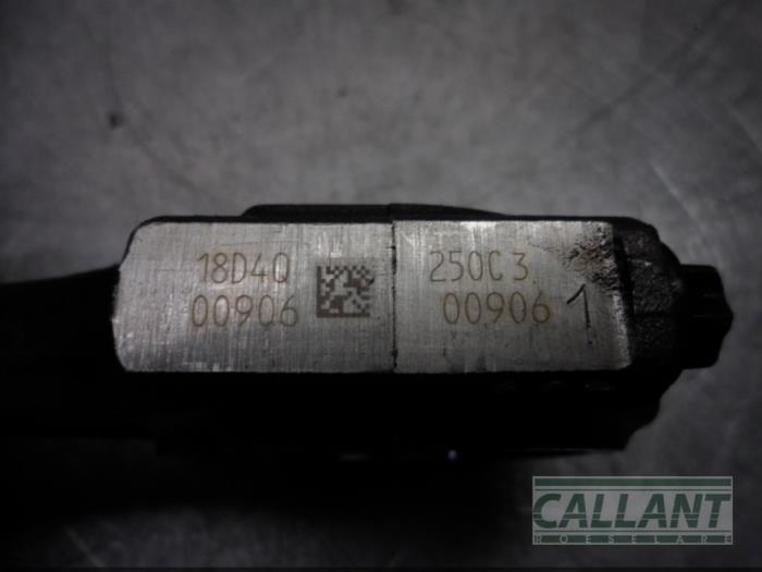 Kolben van een Land Rover Range Rover Evoque (LVJ/LVS) 2.2 TD4 16V 5-drs. 2014
